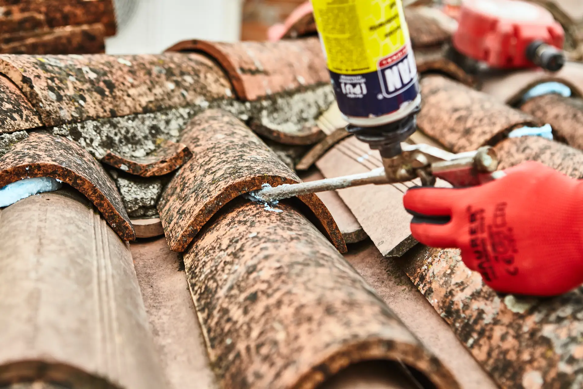 manutenzione-tetto-fissaggio-tegole-2