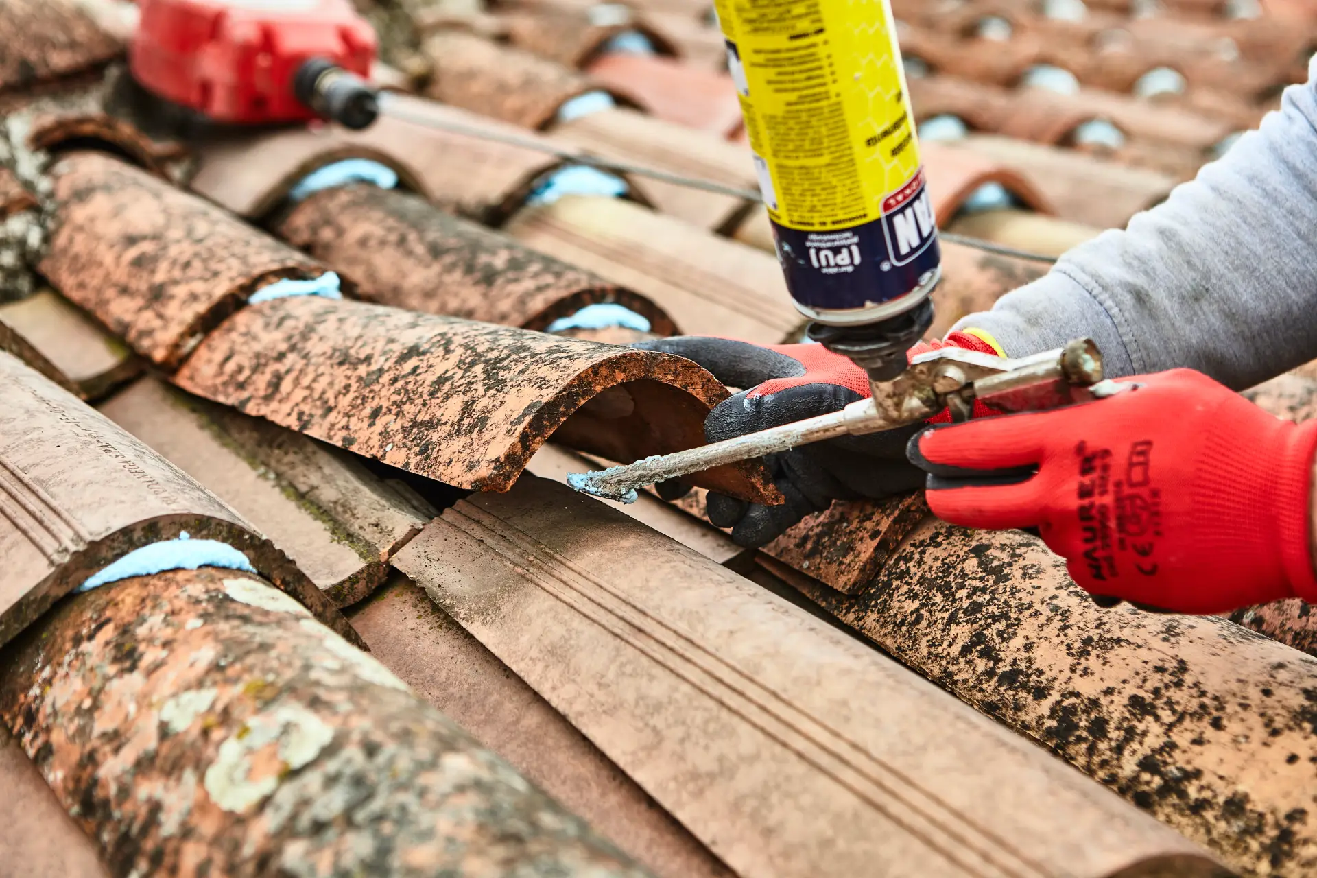 manutenzione-tetto-fissaggio-tegole-3